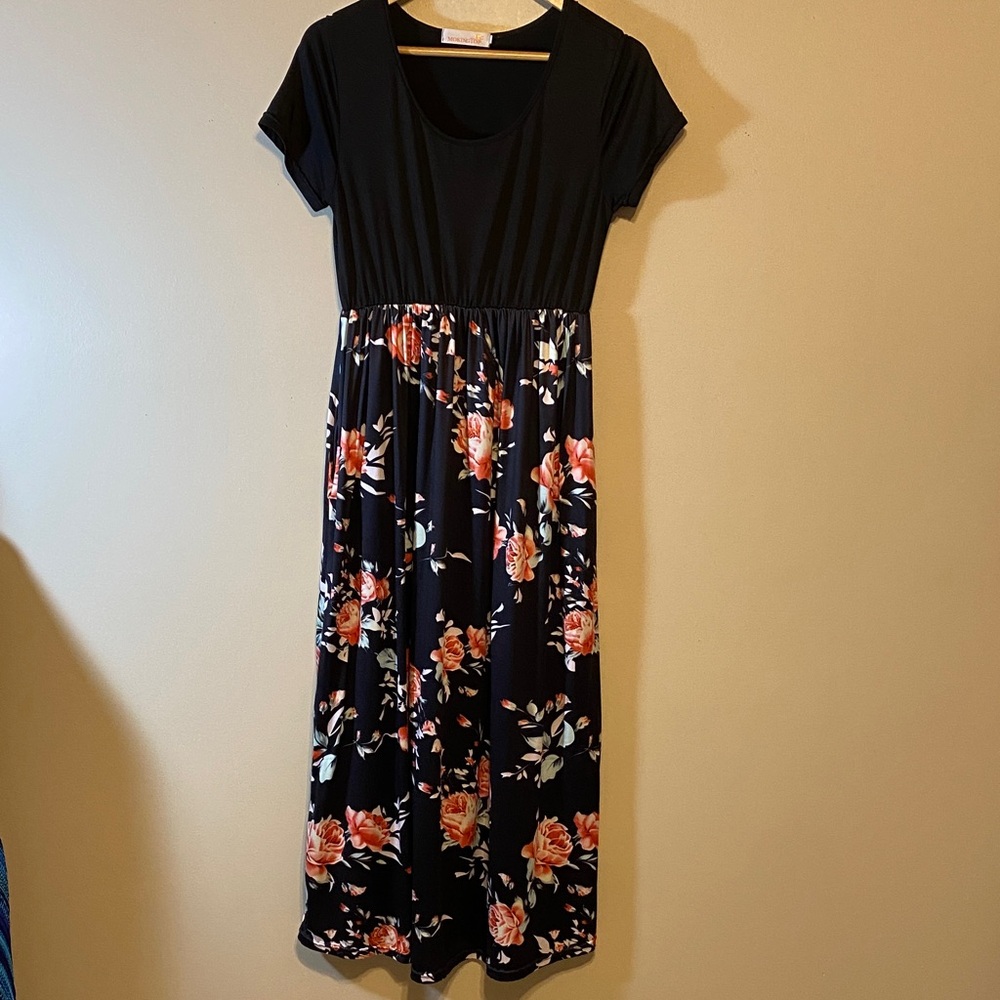 Chic Black Floral Midi Dress